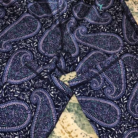 Old Navy Go-dry medium paisley fitness/gym legging - Picture 5 of 5